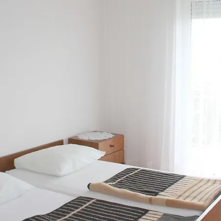 Spacious With Sea View And Balcony Appartamento